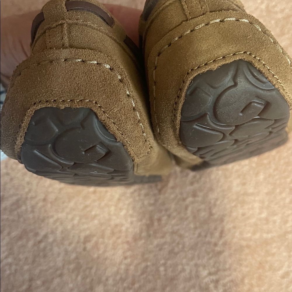 UGG women’s  Brown Suede Loafers - Picture 16 of 17